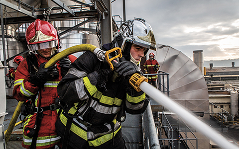 POMPIERS PRIVÉS : DES CASERNES DANS LES USINES