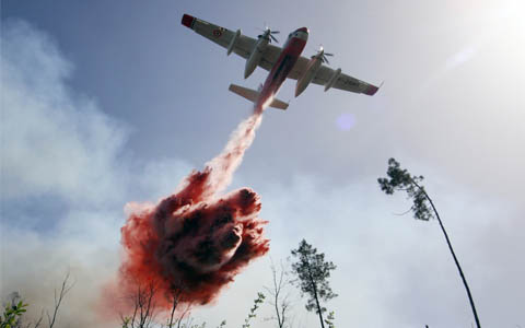 Avion bombardier d'eau Tracker - sécurité civile