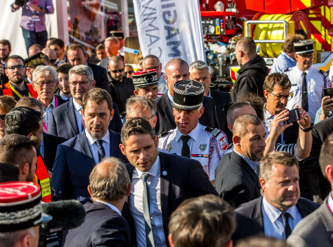 Christophe Castaner à la rencontre des sapeurs-pompiers avec un jour d’avanc