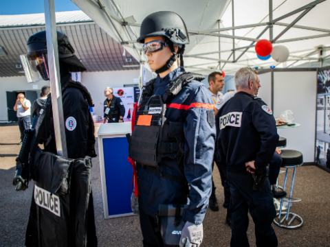 Les exposants qui répondent au risque d'agressions