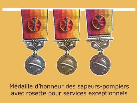 Médailles d'honneur des sapeurs-pompiers avec rosette pour services exceptionnels