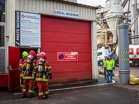 POMPIERS PRIVÉS : DES CASERNES DANS LES USINES